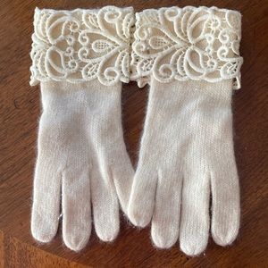 Wool glove.  Woman’s
